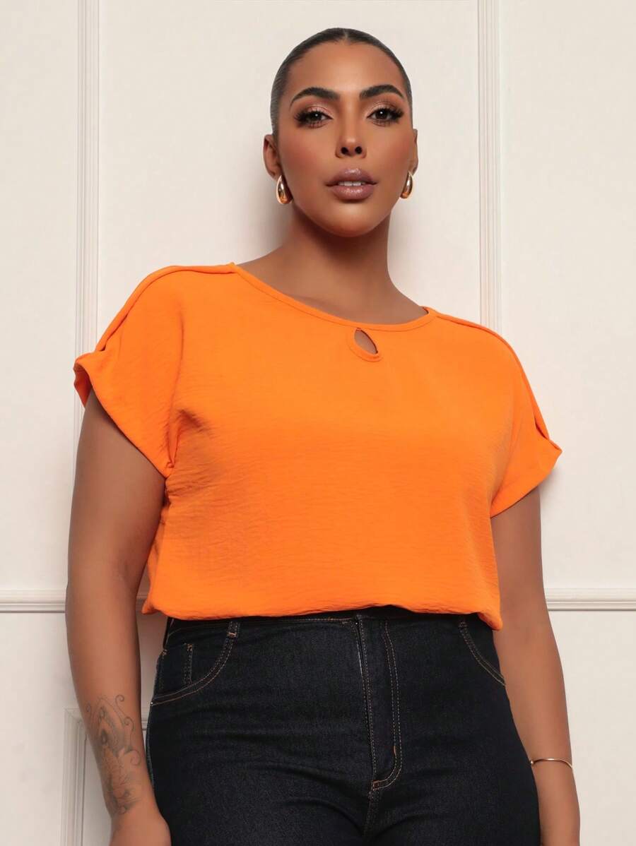 ONLYONE - PLUS SIZE SHORT SLEEVE BLOUSE IN AIR FLOW DUNES WITH NECKLINE DETAIL - SHEIN WOMEN'S BLOUSES - 橘色 - 查看 1