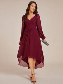 Robe de demoiselle d'honneur en mousseline de soie à encolure en V avec ourlet asymétrique, accent nœud sur les épaules, robe longue à manches longues élégante - Rouge foncé - Voir 3