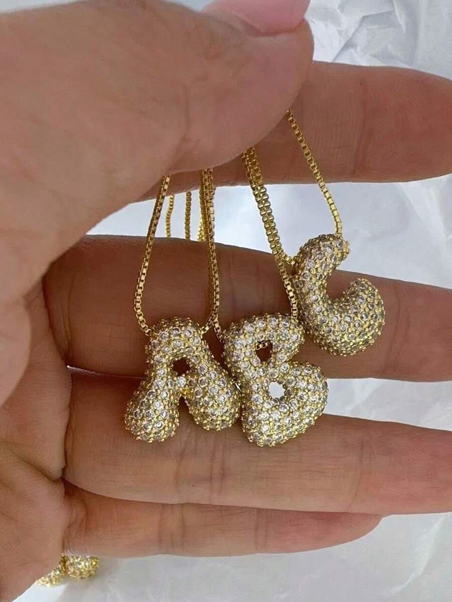 1 pezzo Collana con ciondolo a lettera da A a Z, esageratamente deformata, micropavé con zirconi cubici, placcata in oro 18K, ciondolo a iniziale per uomo e donna