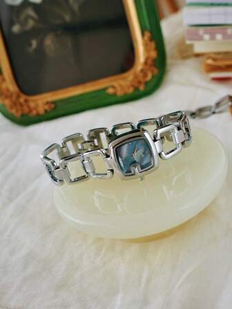 1 件优雅时尚女士石英表，银色调不锈钢表带，水钻装饰，珍珠母表盘，镂空设计，适合休闲、派对、礼物