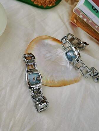 1 件优雅时尚女士石英表，银色调不锈钢表带，水钻装饰，珍珠母表盘，镂空设计，适合休闲、派对、礼物