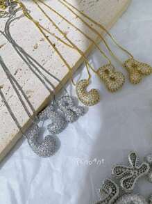 1 pezzo Collana con ciondolo a lettera da A a Z, esageratamente deformata, micropavé con zirconi cubici, placcata in oro 18K, ciondolo a iniziale per uomo e donna