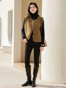 VICTORIA&VERA 秋冬新品 别致简约圆领定制纽扣口袋设计纯色百搭百搭针织背心 - 橄欖綠 - 查看 6