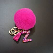 Llavero con pompón de peluche y piedra rosa en forma de letra, decoración para bolso, accesorio de estilo, regalo, recuerdo, accesorio para coche, dije para bolso, accesorios escolares, gótico, Y2K