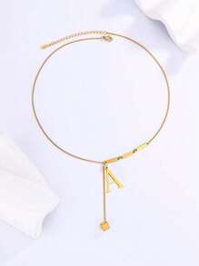 Collar dorado con colgante de borla minimalista de moda con letra de cubo de 26 piezas con estilo europeo y americano INS para mujer, hecho de acero inoxidable con baño de 18K, antidesvanecimiento, adecuado para uso diario y de festival en verano