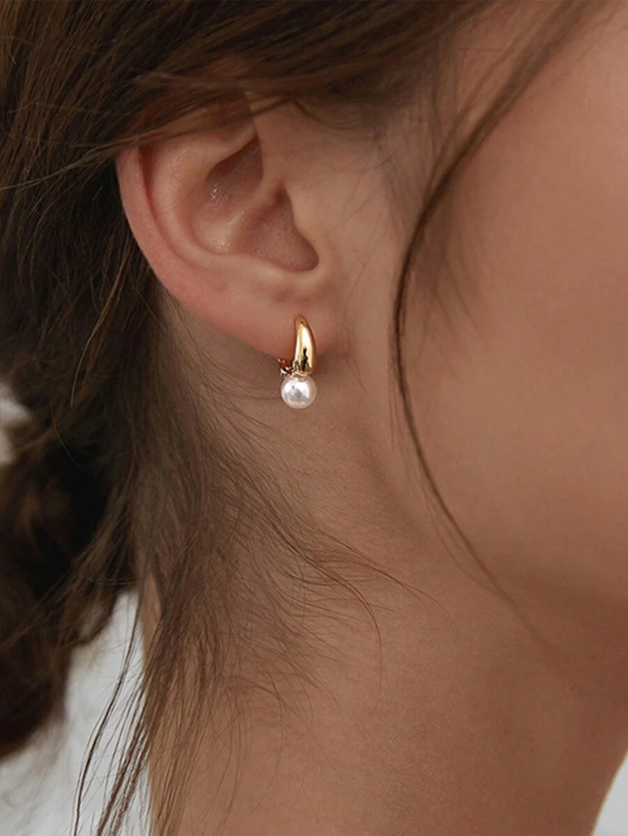 2pcs Elegant Simple Faux Pearl Gold Tone Hoop Earrings For Women