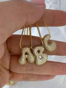 1 pezzo Collana con ciondolo a lettera da A a Z, esageratamente deformata, micropavé con zirconi cubici, placcata in oro 18K, ciondolo a iniziale per uomo e donna