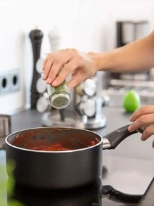 4pcs Clear Glass Spice Jars With Airtight Metal Lids, Seasoning Container Set, Kitchen Storage Organizer, Refillable Bottles With Sifter Caps, Ideal For Herbs, Spices, And Condiments