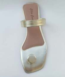 Sandália rasteirinha dedinho com botão dourado ouro light