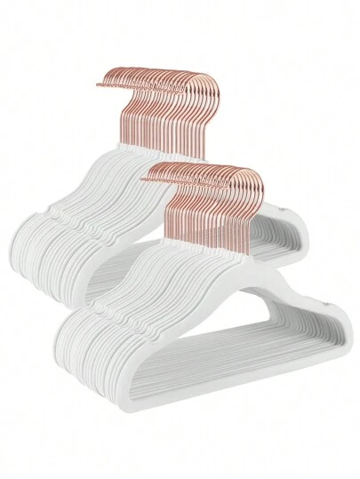  SONGMICS Perchas Infantiles, Paquete de 50, Perchas de Terciopelo con Ganchos de Oro Rosa, Perchas Infantiles Antideslizantes para Ropa del Armario, Abrigos para Bebés o Niños, Blanco