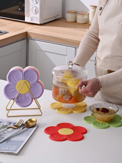 1pc Color Trivet Mat - Non-Slip & Heat Resistant Hot Pads For Kitchen Countertop - Perfect Trivet For Hot Dishes - Modern Design Pots & Pans Holder Chic Daisy Flower Silicone Table Mats - Heat-Resistant, Easy-Clean Coasters & Pot Holders