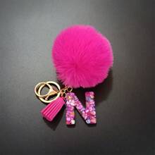 Llavero con pompón de peluche y piedra rosa en forma de letra, decoración para bolso, accesorio de estilo, regalo, recuerdo, accesorio para coche, dije para bolso, accesorios escolares, gótico, Y2K