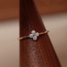 1 pieza Anillo delgado de acero inoxidable chapado en oro de 18K con circonita cúbica trébol de moda para mujer