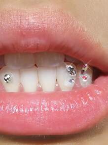 70 piezas Kit de joyería de dientes con piedras de imitación autoadhesivas: gemas de mariposa para dientes, piedras de imitación de fondo plano, diamantes redondos, decoración brillante para dientes, fácil de colocar y quitar, accesorios de cristal, gótica Y2K para Halloween, incluye herramienta y pegamento