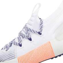 Under Armour 女款 HOVR Phantom 3 缓冲、耐用运动鞋，透气舒适，适合休闲跑步。建议订购大 0.5 码或大 1 码 - 白色/橙色 - 查看 6