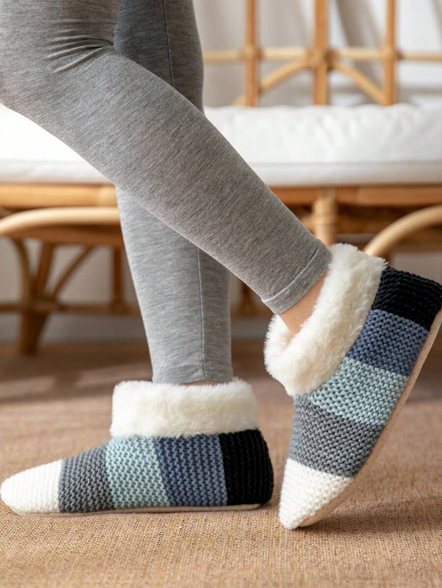 1 Pair Women's Warm & Fluffy Fleece Winter Socks, Anti-Slip House Socks For Christmas - Blue - View 1