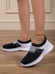 女士时尚一脚蹬渐变黑白运动鞋，透气面料鞋面，低帮百搭运动鞋，配有耐用的 MD 外底和舒适的鞋垫，专为欧洲和北美设计