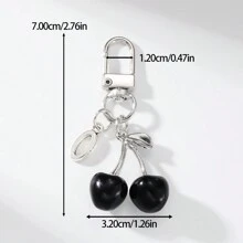 1个“A-Z字母樱桃：甜蜜之选合金钥匙扣”，樱桃具有甜蜜、爱情或好运等特殊的象征意义。与字母结合，可以传递个性化的祝福和情感联系。对于字母或水果主题收藏家来说，这款钥匙扣是一件值得收藏的物品。佩戴者可以通过这款钥匙扣展现他们对樱桃的喜爱以及对个性化生活方式的追求。 - 黑色 - 查看 3