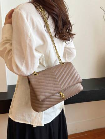 Bolso de bandolera geométrico de cadena metálica con acolchado y bordado de camellos, para uso casual y de oficina, para mujeres