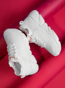 超宽运动鞋，弹性鞋面，四季皆宜的宽脚舒适休闲鞋，前系带轻质减震鞋底跑步运动鞋