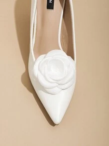 1 对（2 件）可拆卸 DIY 聚酯纤维玫瑰花装饰夹式鞋配件，时尚优雅鞋夹，颜色有黑色、白色、紫色、米色、粉色、黄色、酒红色、绿色，适用于高跟鞋、浅口鞋、办公室/商务、约会 - 白色 - 查看 5