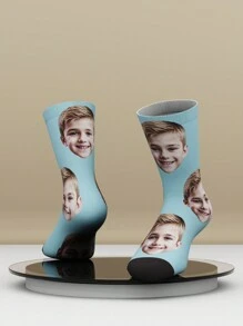 1 par de meias cano alto personalizadas com estampa de rosto para meninas/meninos, meias adolescentes personalizadas com foto, meias cano alto divertidas com imagem personalizada para uso diário, feriados, presentes de aniversário e outras ocasiões. Ideias para presentes de inverno para a volta às aulas, dia dos namorados para meninos e meninas, multifuncional, ornamental, com letras, elegante, organizado, macio, moderno, colorido, fofo, adorável, casual, personalizado, único, personalizado, presentes para bebês, presentes ideais para ele, presentes ideais para ela, filho, filha.