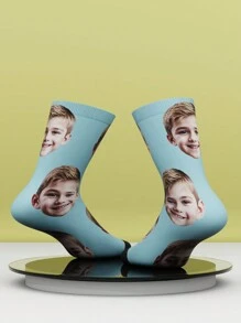 1 par de meias cano alto personalizadas com estampa de rosto para meninas/meninos, meias adolescentes personalizadas com foto, meias cano alto divertidas com imagem personalizada para uso diário, feriados, presentes de aniversário e outras ocasiões. Ideias para presentes de inverno para a volta às aulas, dia dos namorados para meninos e meninas, multifuncional, ornamental, com letras, elegante, organizado, macio, moderno, colorido, fofo, adorável, casual, personalizado, único, personalizado, presentes para bebês, presentes ideais para ele, presentes ideais para ela, filho, filha.