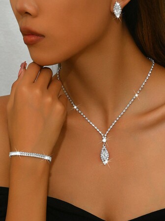 1 套优雅简约设计水滴方晶锆石首饰套装，包括耳环、项链和手链，适合婚礼和派对