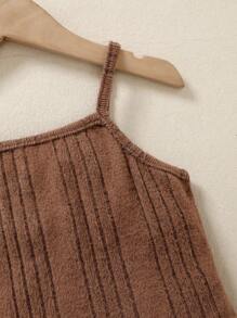 年轻女孩 3 件套牛仔装：针织吊带背心和长袖牛仔夹克和牛仔裙，休闲复古街头音乐节装