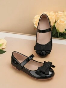 1 双女童休闲可爱蝴蝶结纯色柔软平底鞋，透气轻便，适合正式场合和表演
