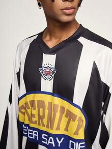 INFLATION 男士 V 领休闲黑白竖条纹数码印花长袖 T 恤 - 黑與白 - 查看 3