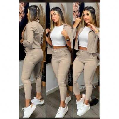 Blazer tipo crop top pantalón jogger blusa lisa