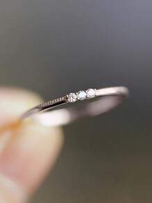 BALMORA 1枚925纯银复古简约三石锆石戒指，适合女性/女友日常佩戴，也可作为生日或友谊礼物。