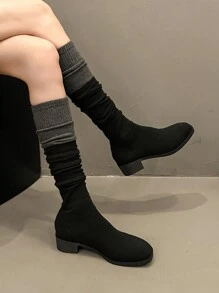 Damen schwarze Stiefel mit quadratischer Zehenbox, Farbblockdesign, Plateau-Absatz, Strickstoff, kniehohe Passform, Schlupfeinstieg, eleganter und modischer Stil, geeignet für die Herbstsaison