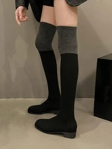 Damen schwarze Stiefel mit quadratischer Zehenbox, Farbblockdesign, Plateau-Absatz, Strickstoff, kniehohe Passform, Schlupfeinstieg, eleganter und modischer Stil, geeignet für die Herbstsaison