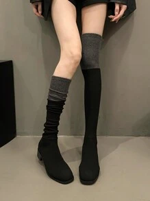 Damen schwarze Stiefel mit quadratischer Zehenbox, Farbblockdesign, Plateau-Absatz, Strickstoff, kniehohe Passform, Schlupfeinstieg, eleganter und modischer Stil, geeignet für die Herbstsaison