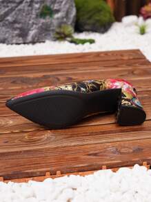 Scarpe col tacco largo con stampa floreale nera versatili ed alla moda da indossare quotidianamente, punta squadrata per le donne