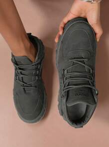 Botas de Hombre Clásicas y Tacticas: Zapatos Multifuncionales con Piel Sintética Transpirable, Suela Gruesa Antideslizante y Diseño Ergonómico. Ideal para Trabajo, Senderismo, Deportes y Estilo Casual - Gris - Ver 6