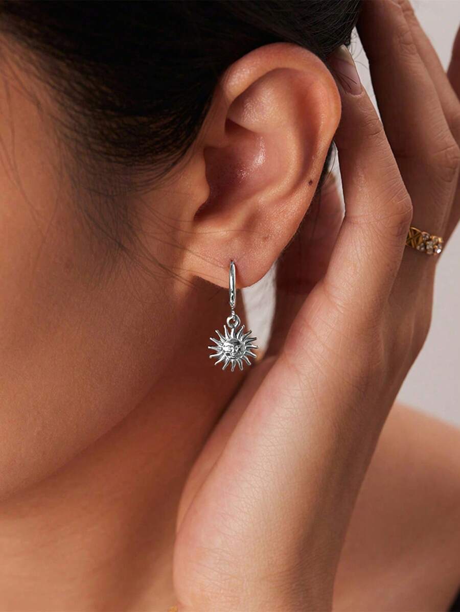 1 对不锈钢防水不褪色复古金色太阳形环形耳环适合女性日常佩戴 - 太陽耳圈銀色 - 查看 1