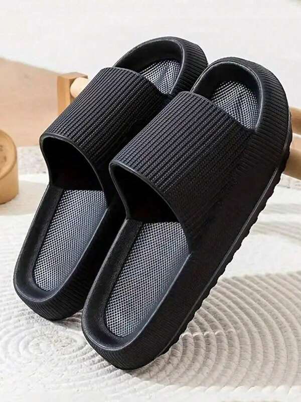 Nuevas sandalias deslizantes a rayas negras versátiles y de moda para hombres, con suela gruesa de EVA, silenciosas, antideslizantes, resistentes al olor, transpirables y cómodas para usar en casa/baño (Para pies anchos, se sugiere pedir una talla talla grande)