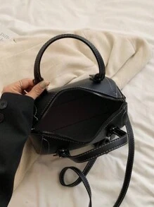 这款时尚轻便的仿皮水桶包，简约百搭，适合青少年、女性、大学生、职场新人及白领人士，可用于通勤、户外活动、旅行、郊游、教师节礼物、女士通勤、节日/度假/假日等场合，是一款商务休闲女包，完美适用于办公室、商务和工作场合，尽显优雅气质。 - 黑色 - 查看 8