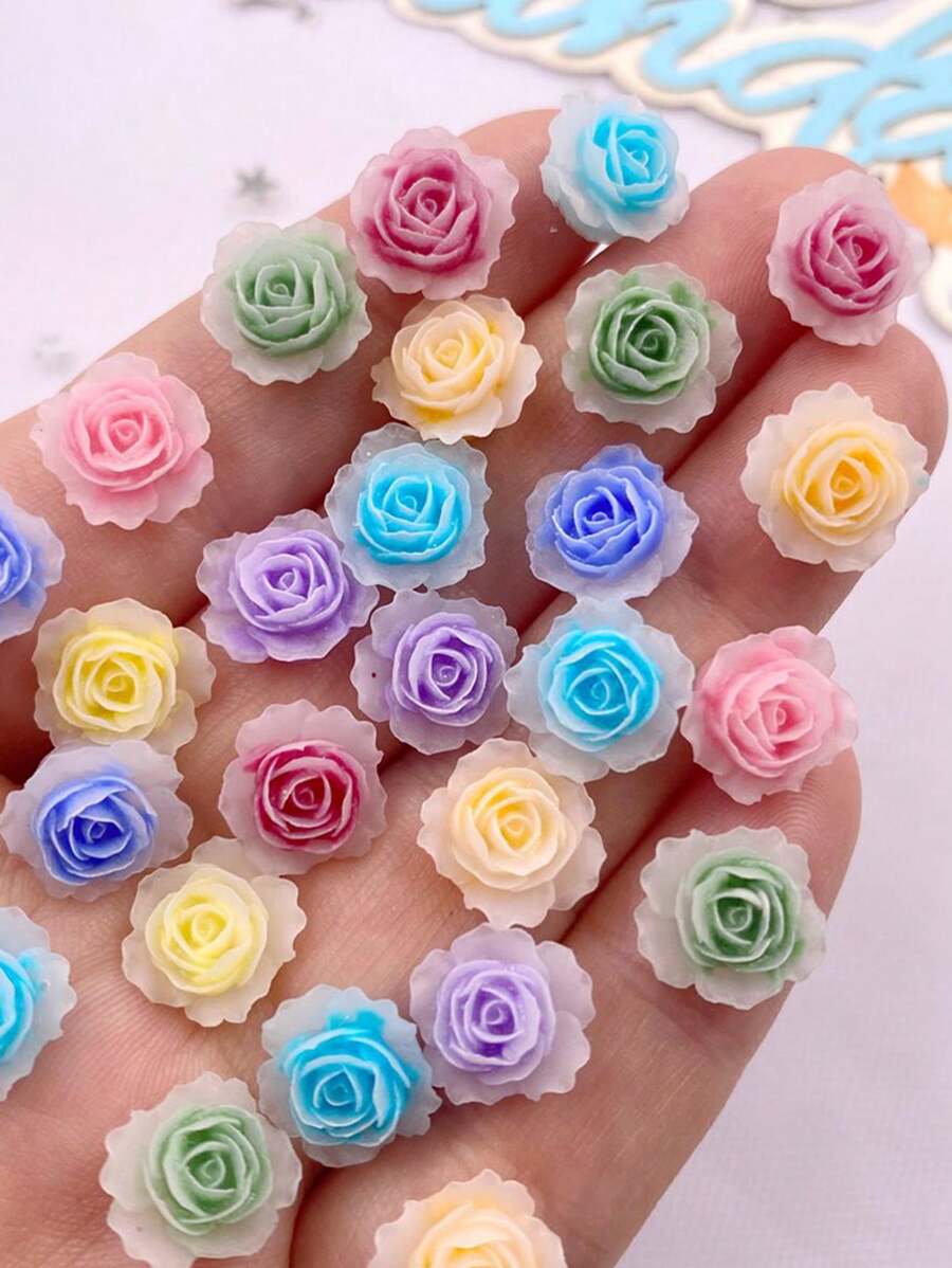 30件混色樹脂可愛迷你彩色玫瑰平底花朵飾品，鑲鑽裝飾，適用於DIY婚禮、剪貼簿、珠寶手工配件、情人節、夏季、學校及其他場合