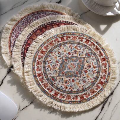 地毯图案鼠标垫、香蕉鼠标垫、流苏设计办公腕托，可作杯垫使用，适合返校季、游戏玩家，是办公桌配件、办公用品、办公桌配件、鼠标垫等多种选择。