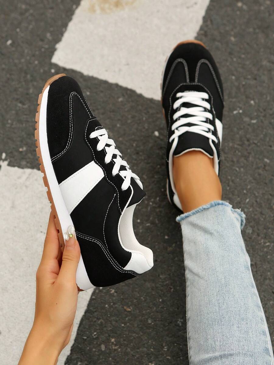 Calzado casual para mujer, nuevos zapatos de suela baja para primavera 2024, zapatos casuales de goma para mujer, zapatillas de deporte de estilo retro de suela baja para mujer, zapatos deportivos de color negro - Negro - Ver 1
