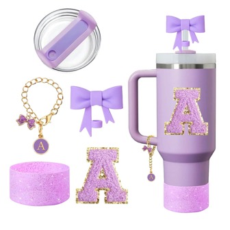 5 件套专为玻璃杯配件设计，包括蝴蝶结硅胶吸管盖、A-Z 首字母名称 ID 字母手柄饰物、适合杯子的 40 盎司玻璃杯盖替换件、杯套、字母自粘贴纸、蝴蝶结吸管盖盖子（适用于 30 和 40 盎司玻璃杯）、杯子装饰、ID 名称饰物