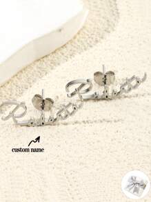 1 paire de boucles d'oreilles à tige personnalisées avec nom, boucles d'oreilles personnalisées à l'écriture manuscrite, boucles d'oreilles en acier inoxydable avec texte personnalisé en cursive. Cadeau d'anniversaire, de Saint-Valentin, de demoiselle d'honneur, de Noël, de fête des mères