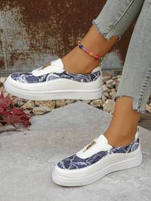 女士2024新款休闲舒适一脚蹬鞋旅行者鞋蓝白拼接牛仔效果复古系带拉链装饰轻便软底妈妈鞋低帮透气休闲运动鞋 - 白色 - 查看 3