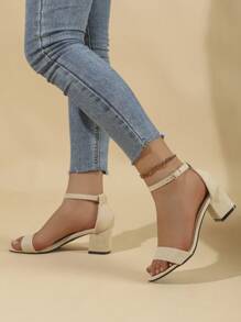Sandálias de Salto Alto com Tira Ajustável e Bico Redondo, Sapatos de Salto Grosso de Estilo Fada Casual e da Moda para Mulheres, Adequados para o Verão - Bege - Visão 3
