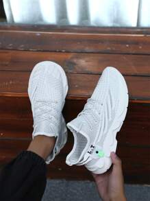 Men's Fashionable Sports Shoes Outdoor Breathable Mesh Running Shoes Lightweight Fitness Shoes Walking Casual Shoes Personalized Sneakers White