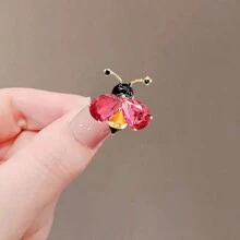 1 件优雅红色蜜蜂别针，锌合金休闲胸针，适合女士日常穿着，春/夏/秋/冬万圣节礼服配饰衣服别针包饰背包学校办公室配饰衬衫夹克珠宝圣诞节衣服别针有趣可爱教师礼物万圣节配饰教师节 - 紅色 - 查看 2